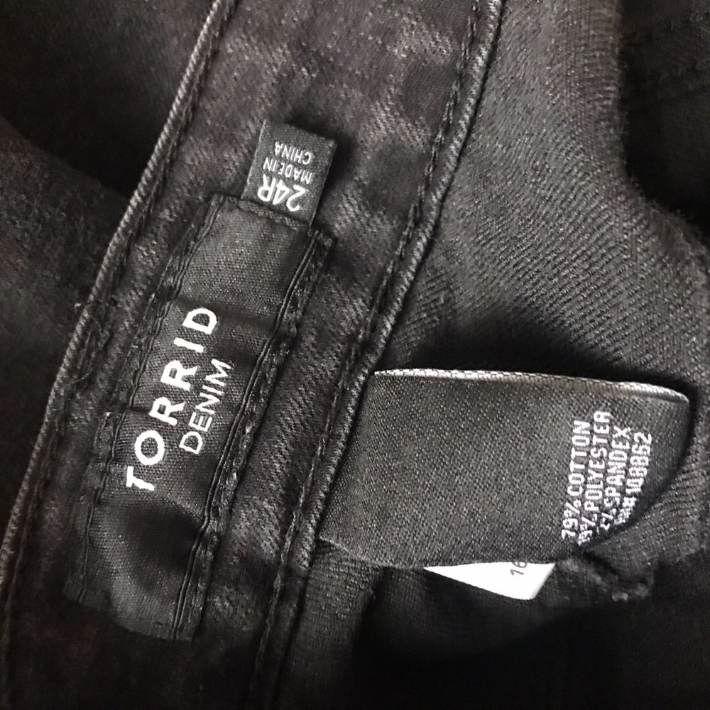 TORRID Classic Black Distressed Skinny Jeans Size 24R - Picture 7 of 7